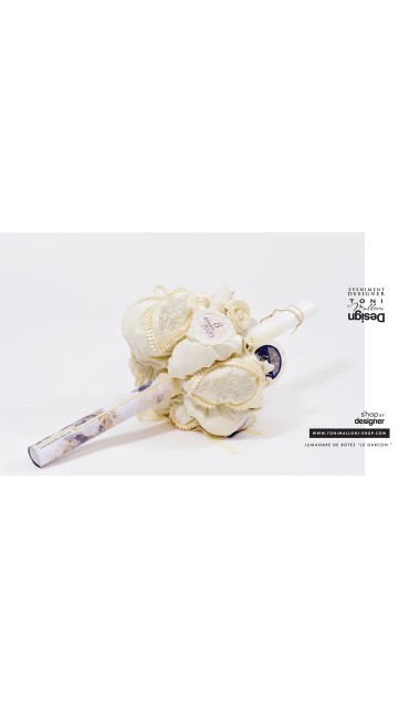 Lumanare de botez cu  ursuleti, dantela ivory, accente gold si bleumarin 23